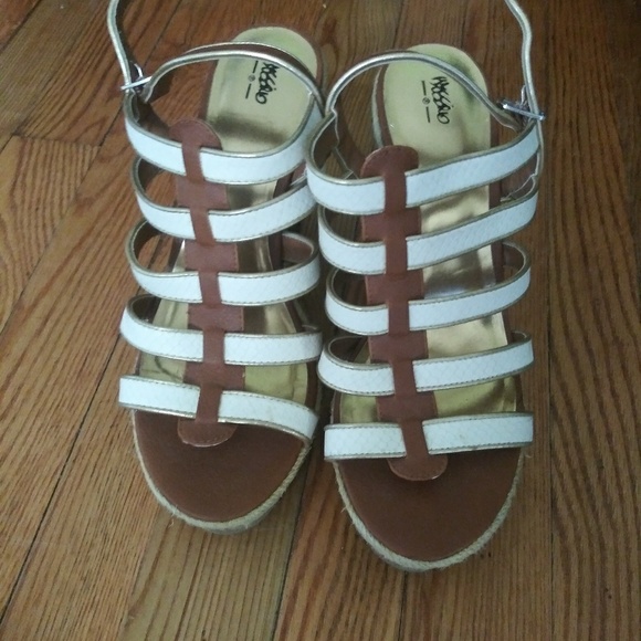 SOLD--Mossimo cork wedges - Picture 5 of 7